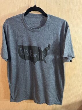 Hamilton Gray 'Rise Up' Map Graphic Short Sleeve Tee Size Large